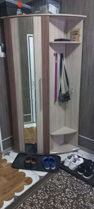 Угловой шкаф в прихожую