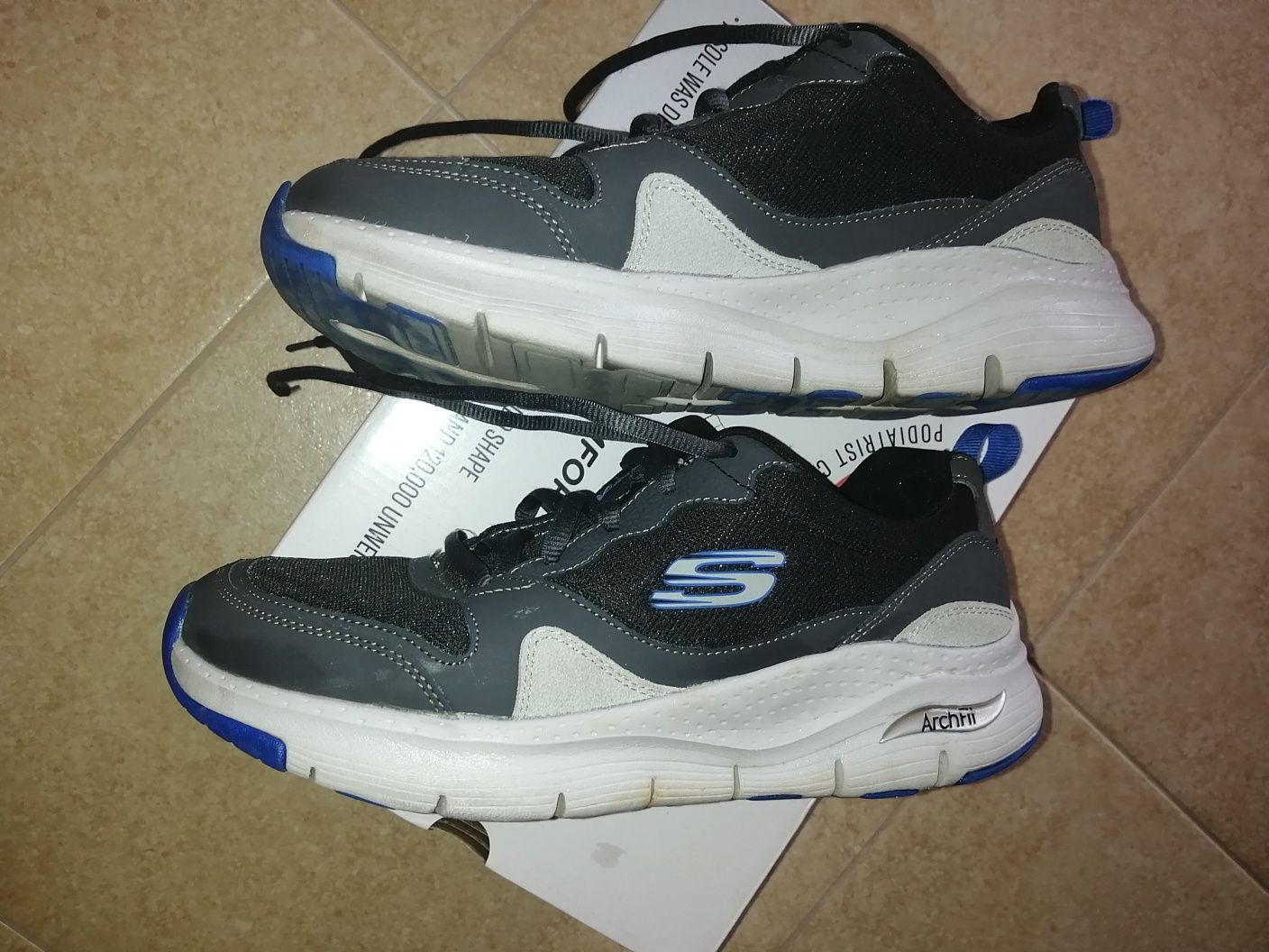 Skechers ArchFit marimea 41,5