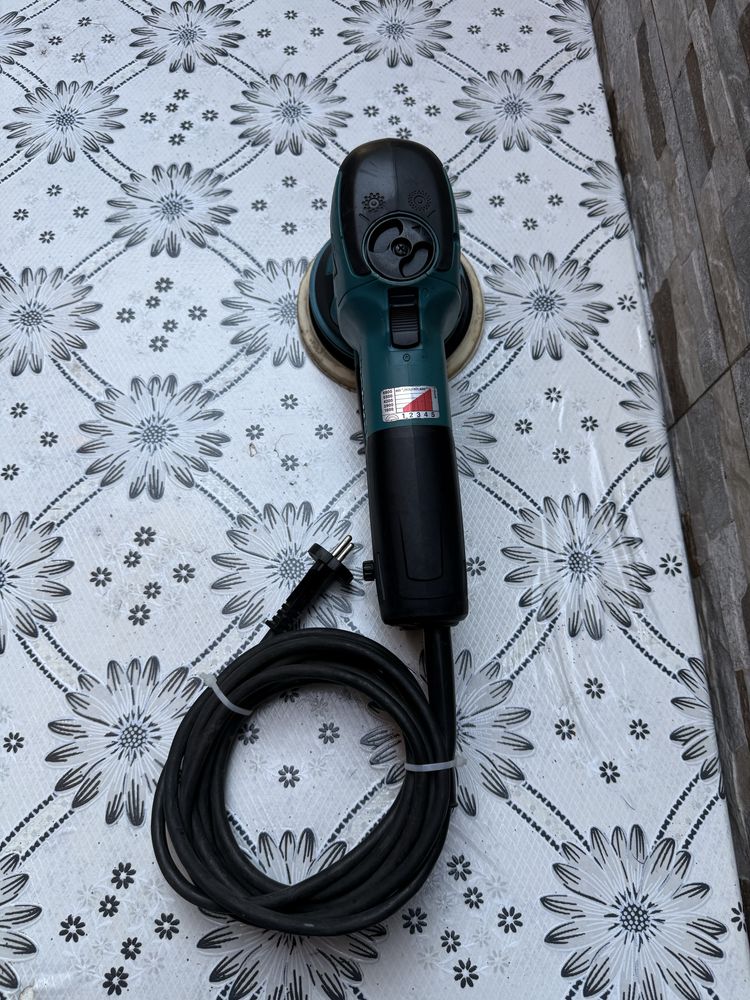 Ексцентършлайф Makita BO6050J /150 мм., 750 W/