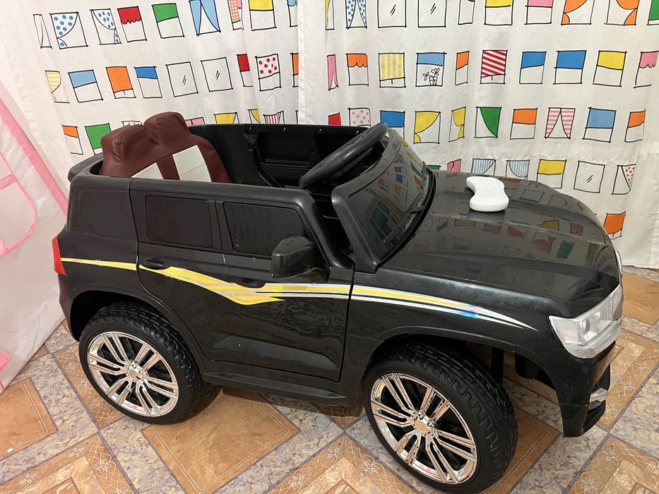 Детская машина  электормобиль