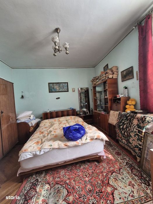 Apartament cu 2 camere, localizat în zona centrală a orașului.