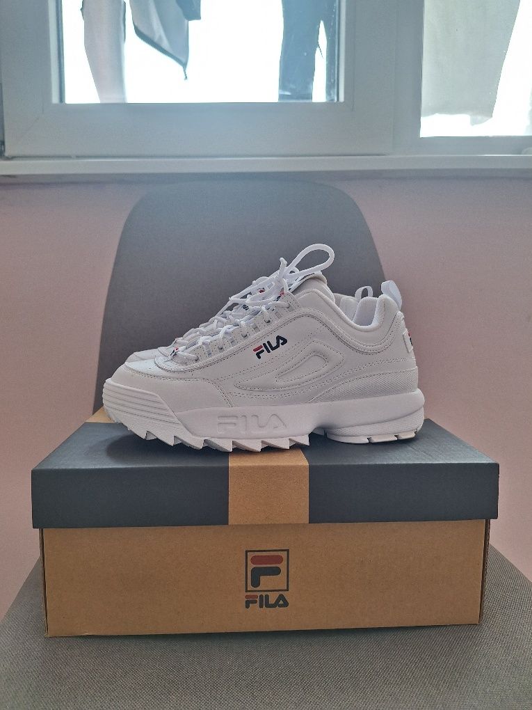 Чисто нови обувки Fila Disruptor (39 умален размер)