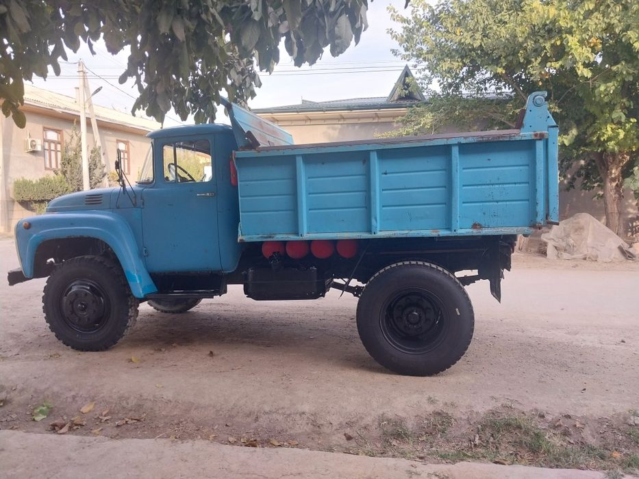 Zil 4502 sotiladi