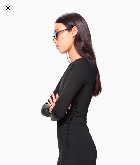 Асиметричка рокля Bershka