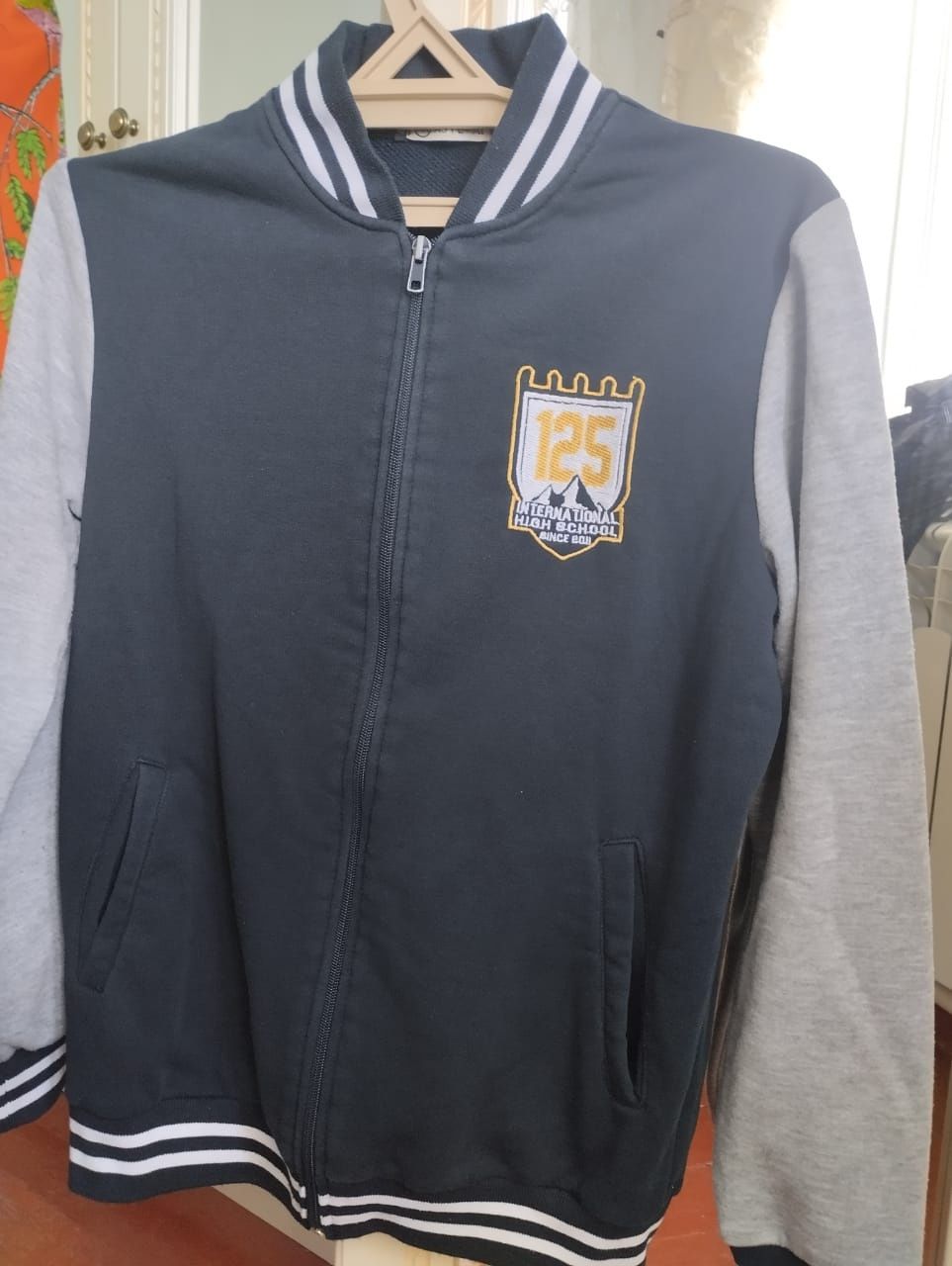 Продается бомбер
