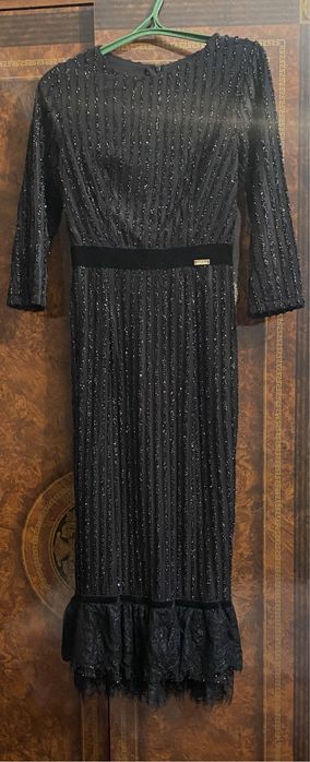 Продам очень красивое платье 44 размер