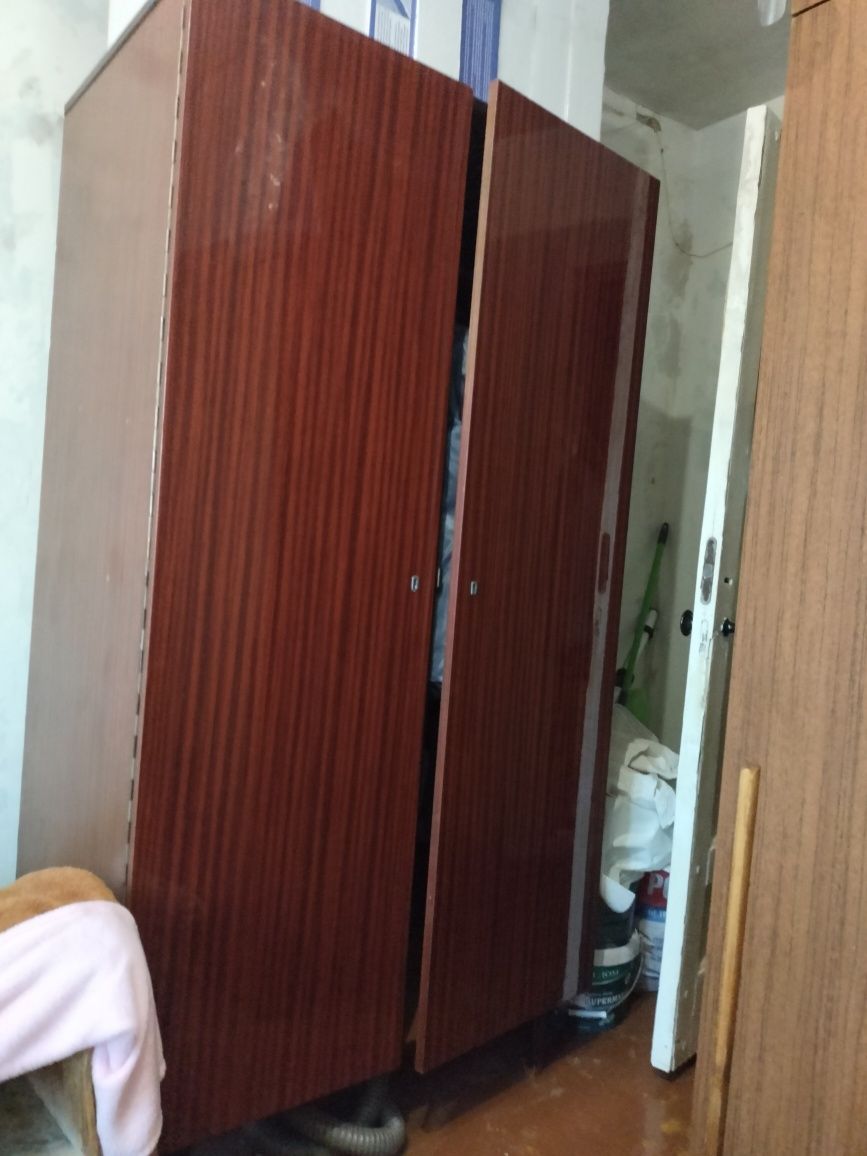 Продам шкаф срочно