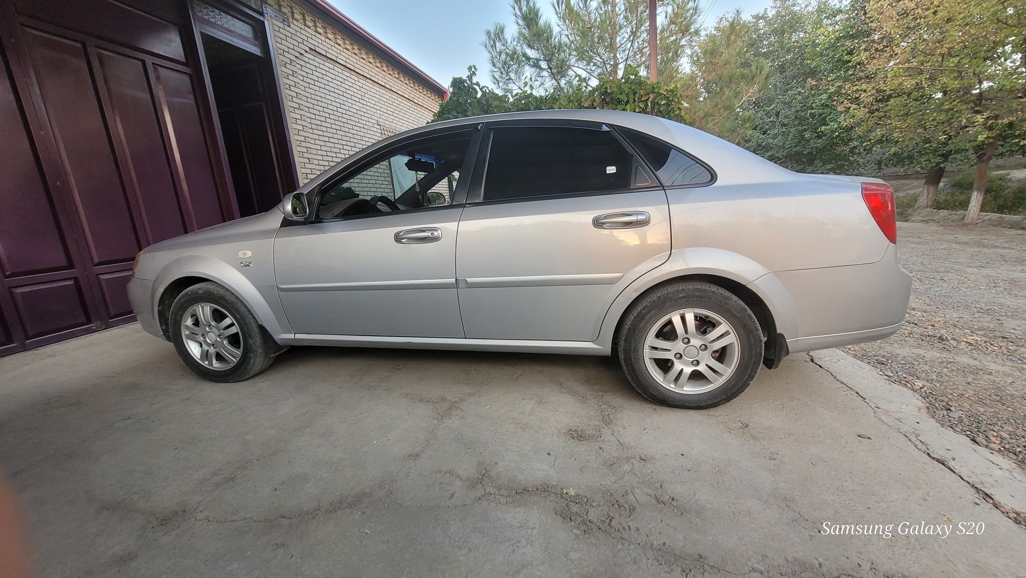 Lasetti Daewoo motor 2 obyom yili 2005 polni radnoy