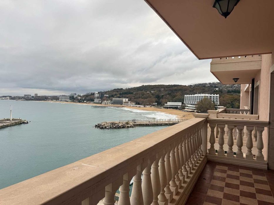 Двустаен апартамент с изключителна морска панорама