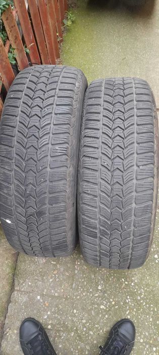 Anvelope iarna 2 buc. Pirelli 205/60/R16 si 2 buc. Debica 205/60/R16