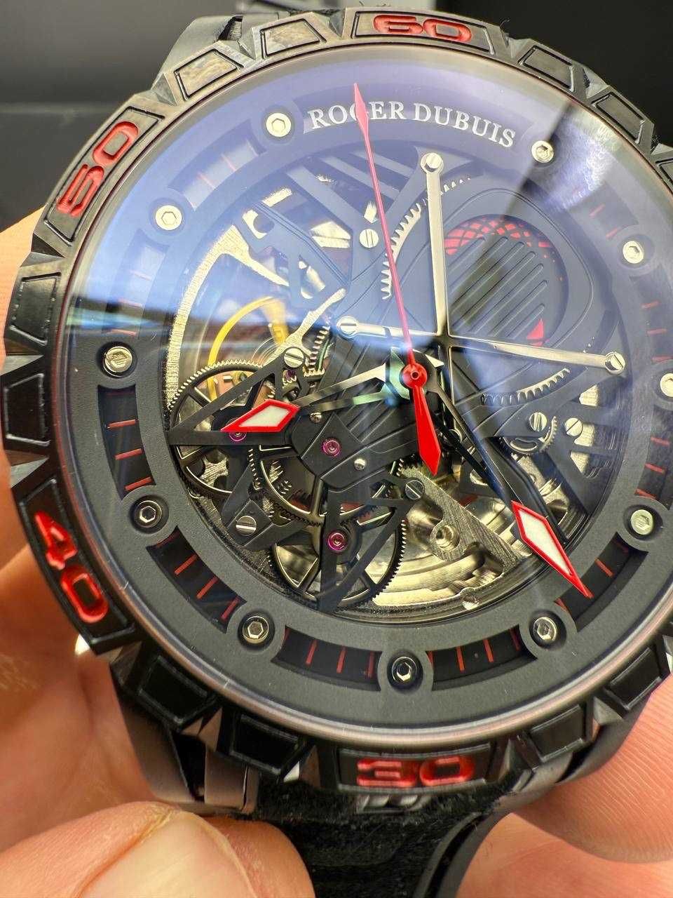 Roger Dubuis Spyder черно червено