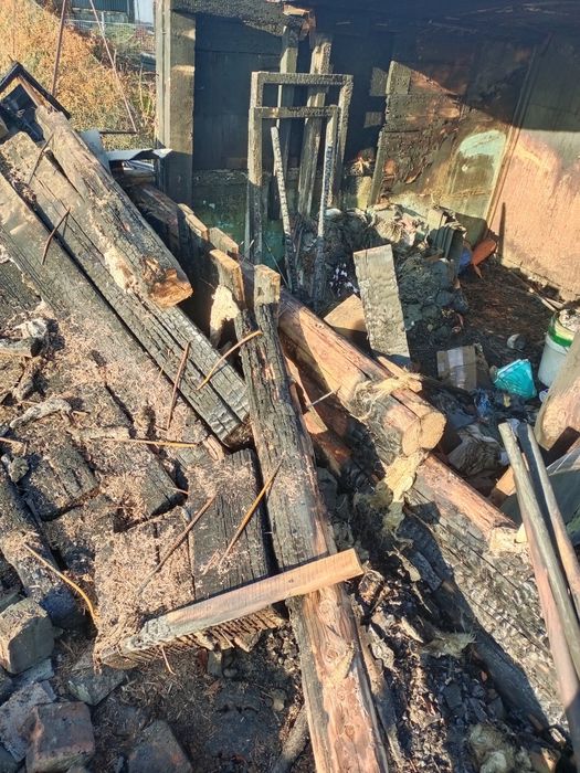 Дрова после пожара.