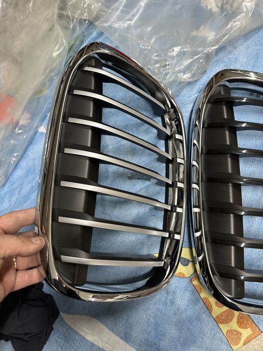 Grilă stânga bară față bmw x1.f48.cod:7354823.