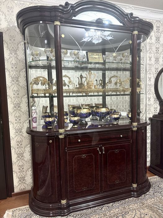 Стенка и комод зал учун борокко услубида