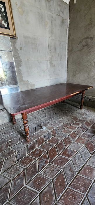 Стол для гостиной