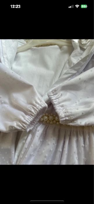 Rochita alba potrivita pentru serbare sau evenimente speciale