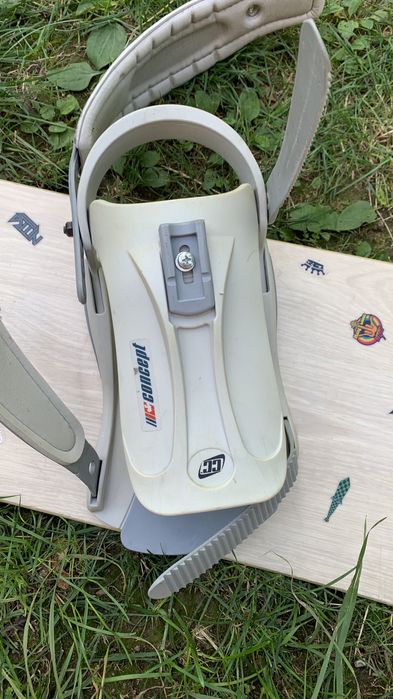 Snowboard Burton 155 + Legaturi CrazyCreek + casca cu ochelari