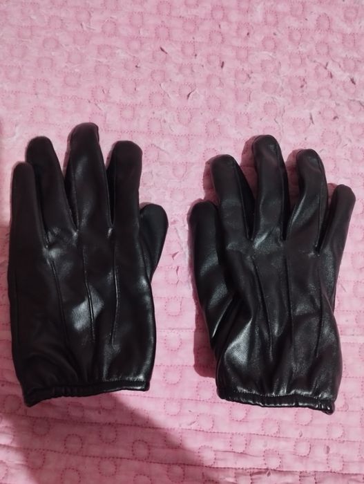 Продаю кожаные перчатки утеплённые.