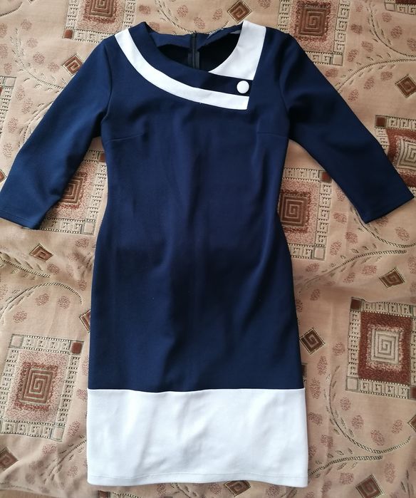 Vând rochițe bleumarin 38