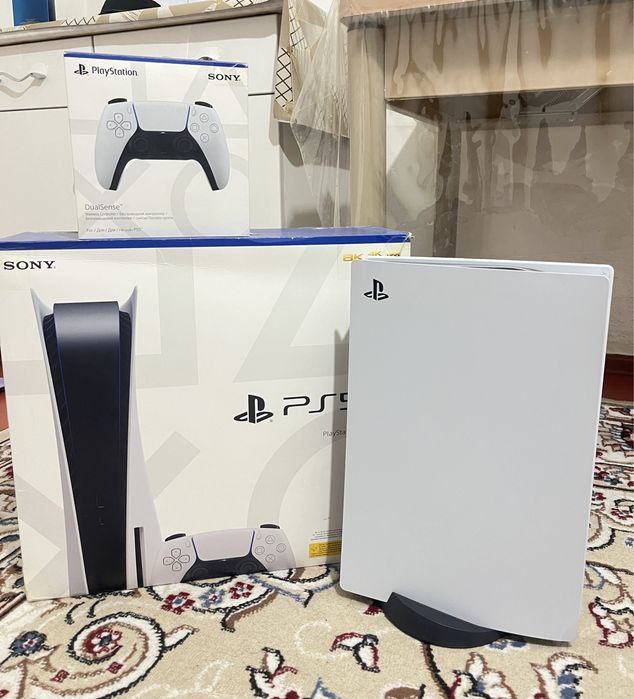 Продаю PS5 с ТВ и 4 дисками