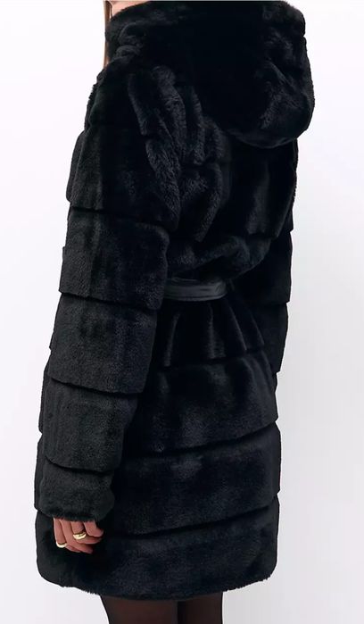 Черно палто от изкуствена кожа с качулка