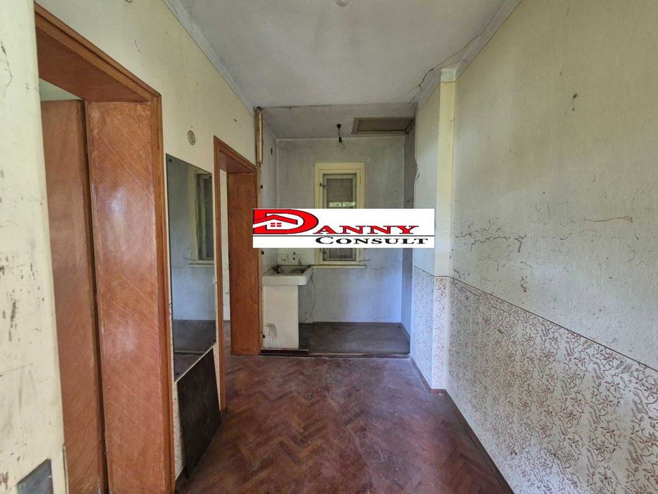 Двуетажна къща за продажба в гр. Габрово