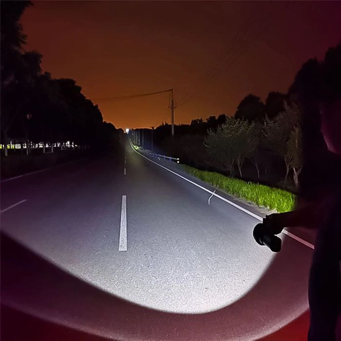 МОЩЕН Акумулаторен LED фенер прожектор  DAT A398 далекобоен 800м