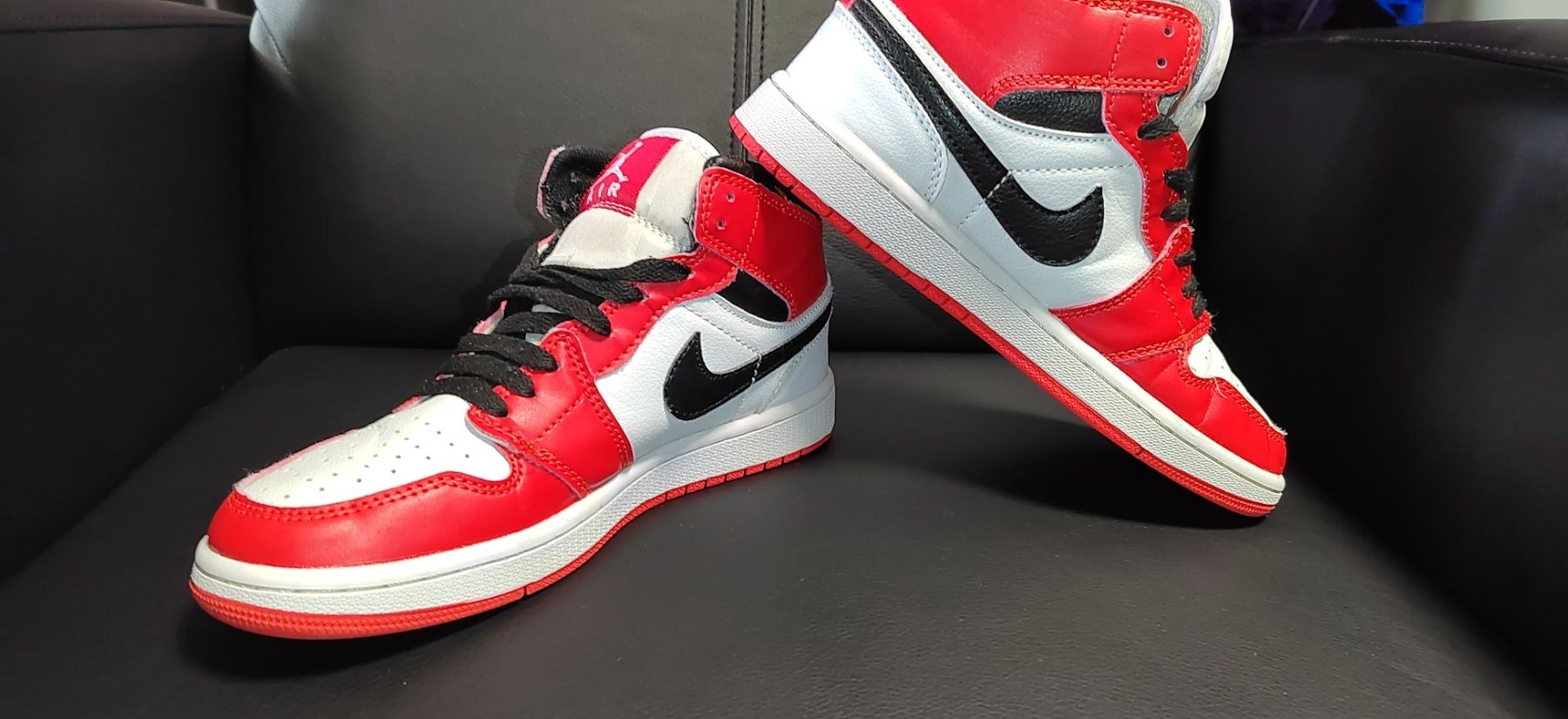 Nike Air Jordan 1 Mid Chicago , номер 37