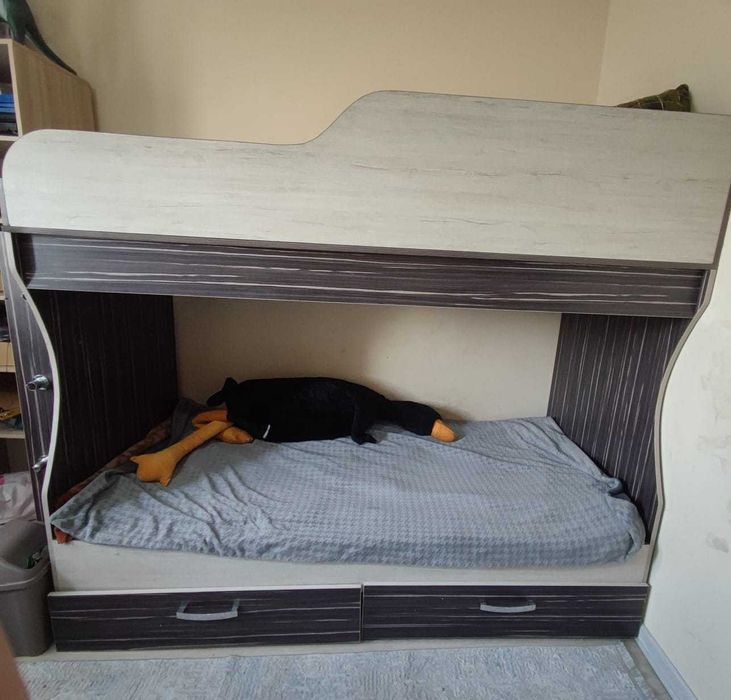 Кровать двухъярусная