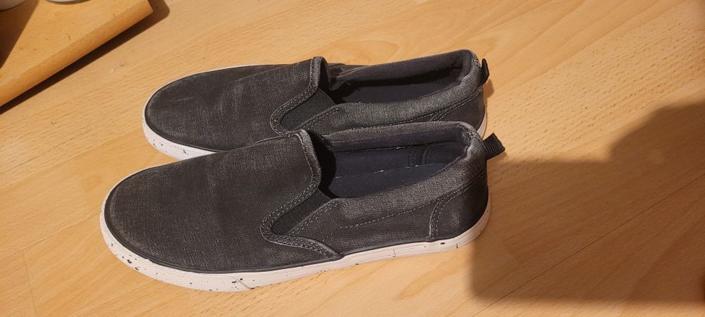 Tenesi H&M,marimea 37,noi fara eticheta
