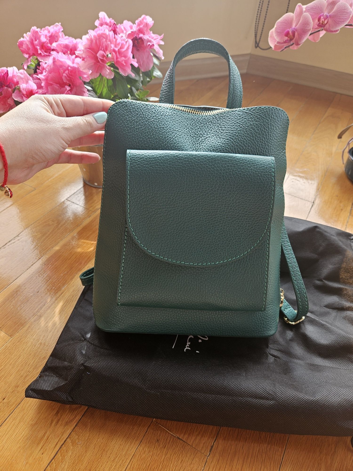 Чанта раница в зелено