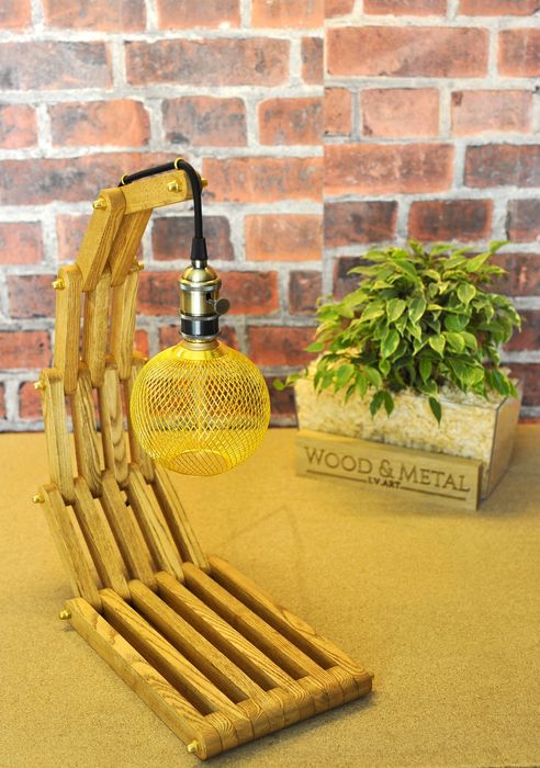 Настолна (нощна) лампа изработена от дърво ясен