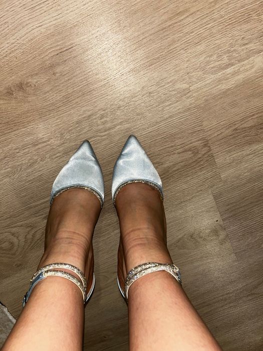 Високи лъщящи токчета