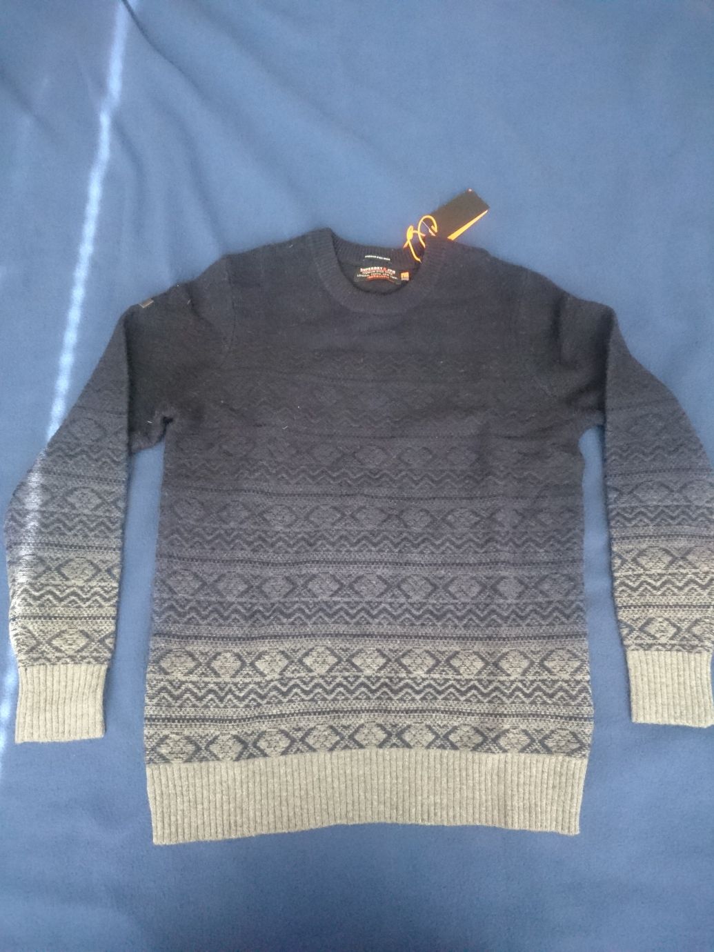 Оригинален пуловер Superdry Размер L.