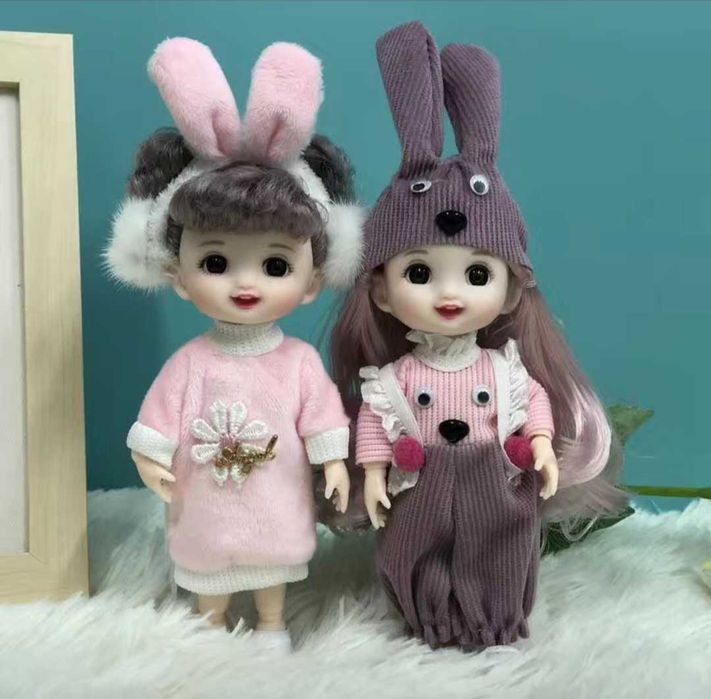 Коллекционная кукла 16см. Шарнирные руки и ноги подвижные.