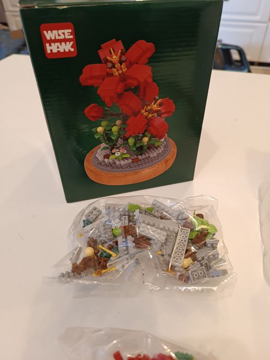 Joc de constructie inspiratie Lego Flowers 565 piese nou sigilat