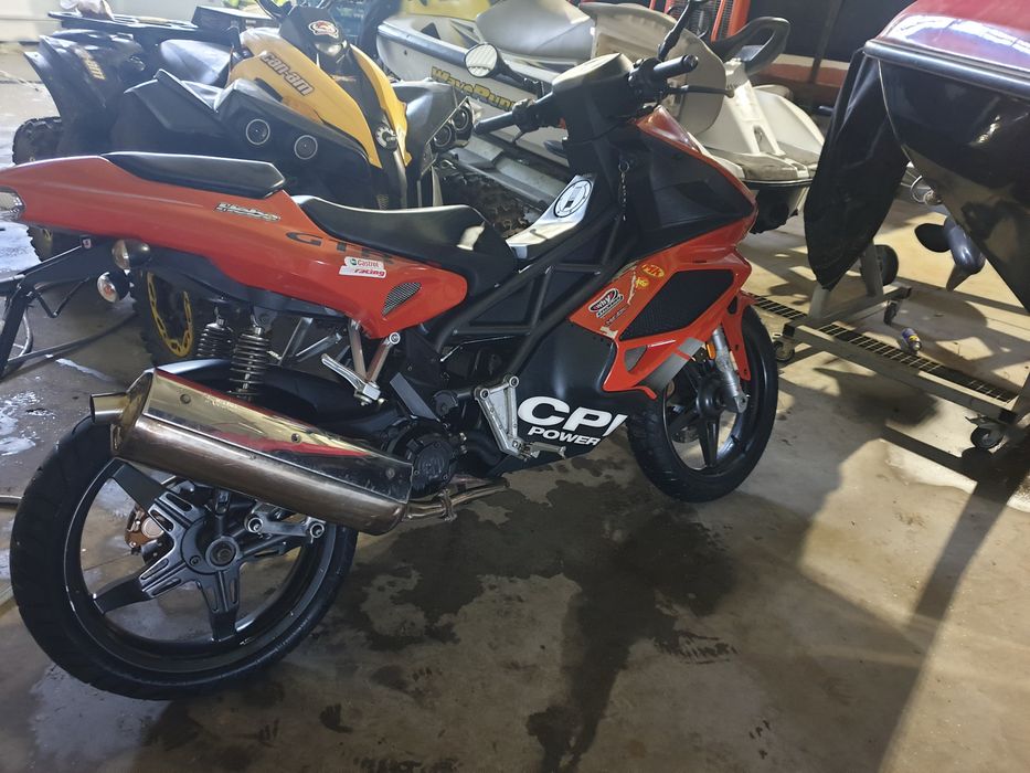 Vand scuter  cpi 50cc cu acte la zi!