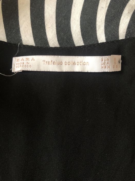 Bluză Zara cu imprimeu floral , decolteu in V , s