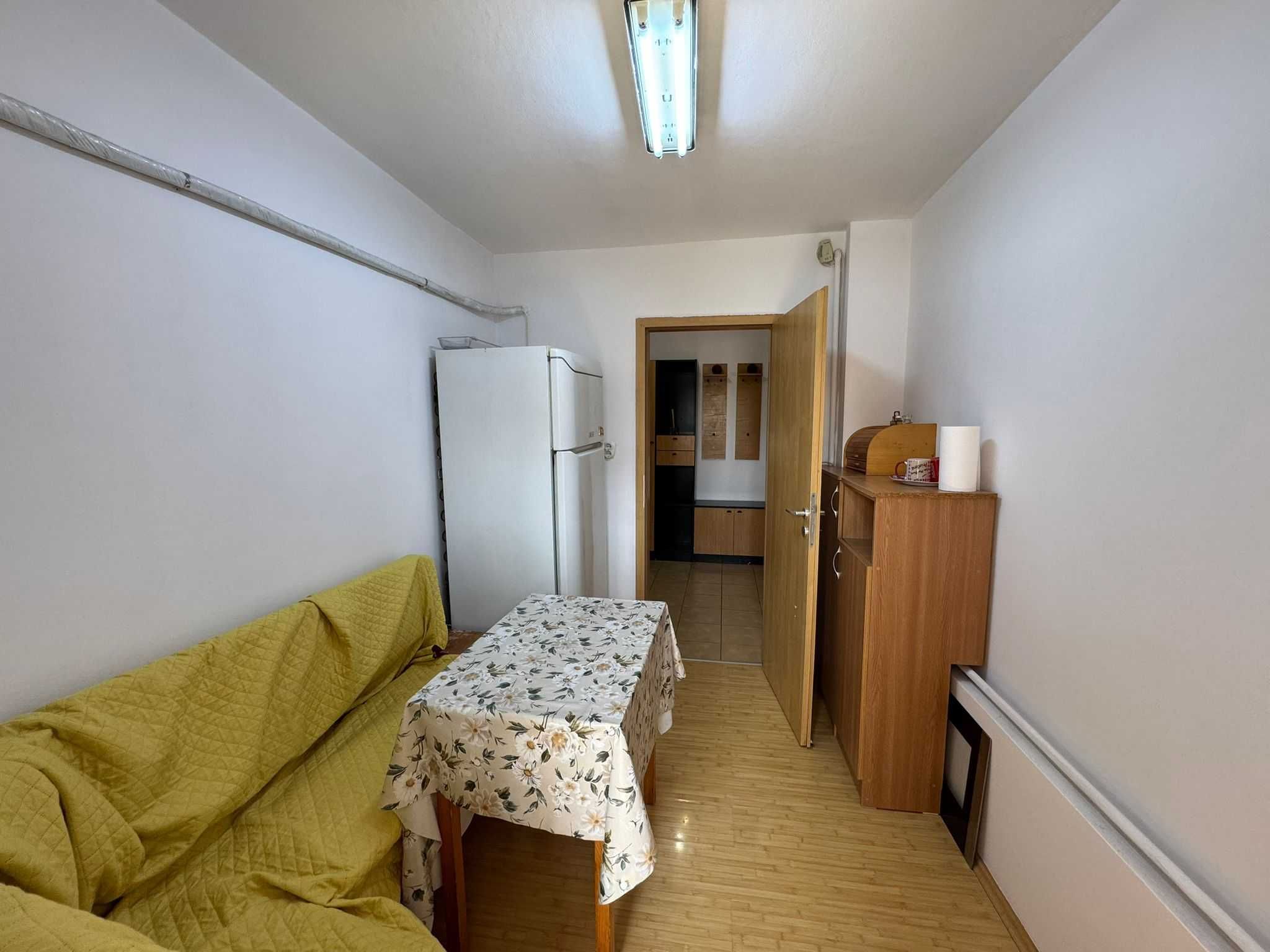 Apartament 2 camere Torontalului/Orsova, etaj 3, izolat, decomandat