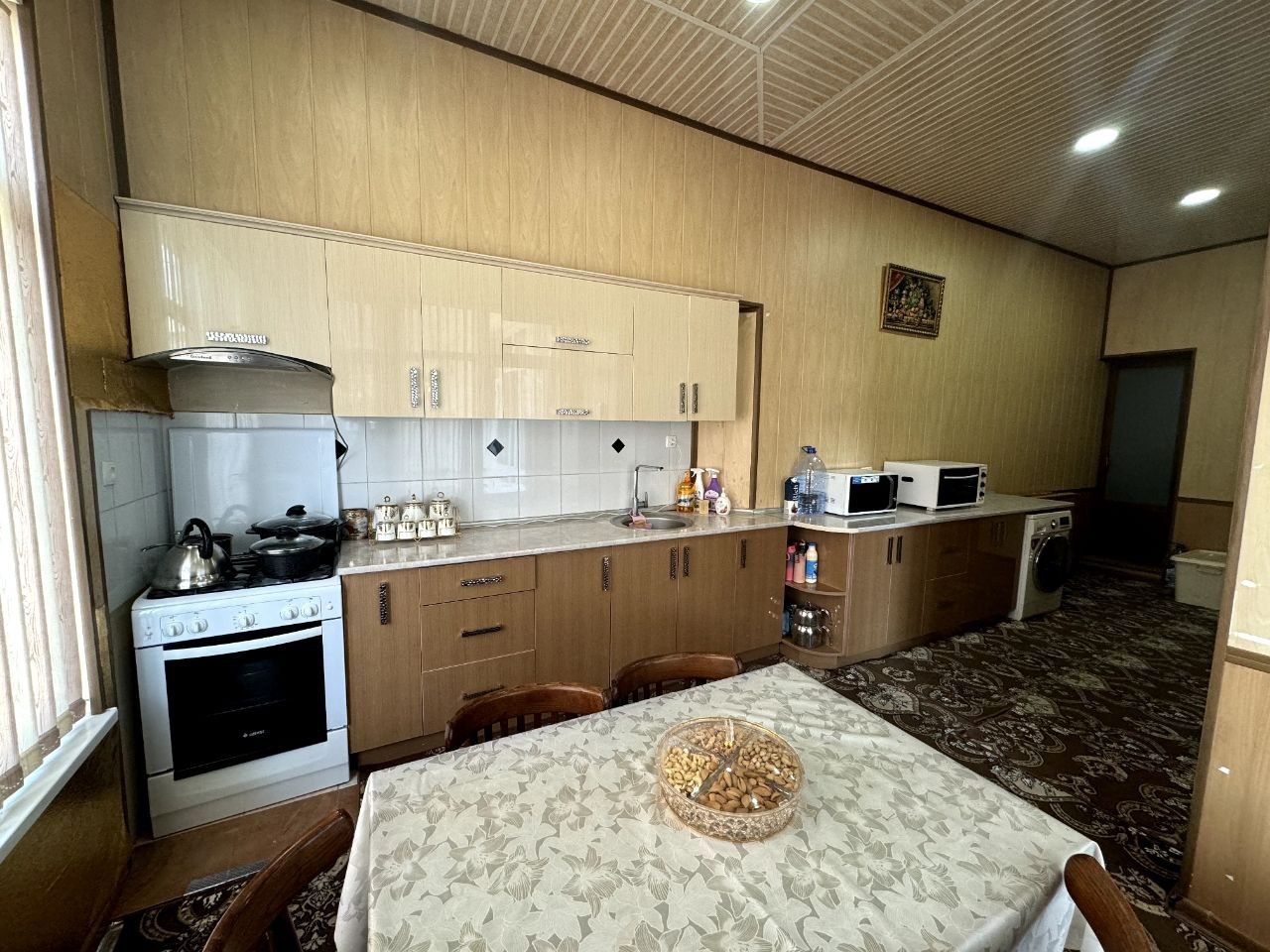 Professoriskiy. Beruniy restoran. 2.3sotik 4ta xona
