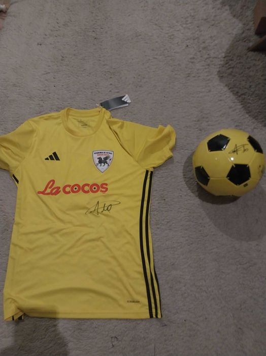 Minge si tricou semnat de Adrian Mutu