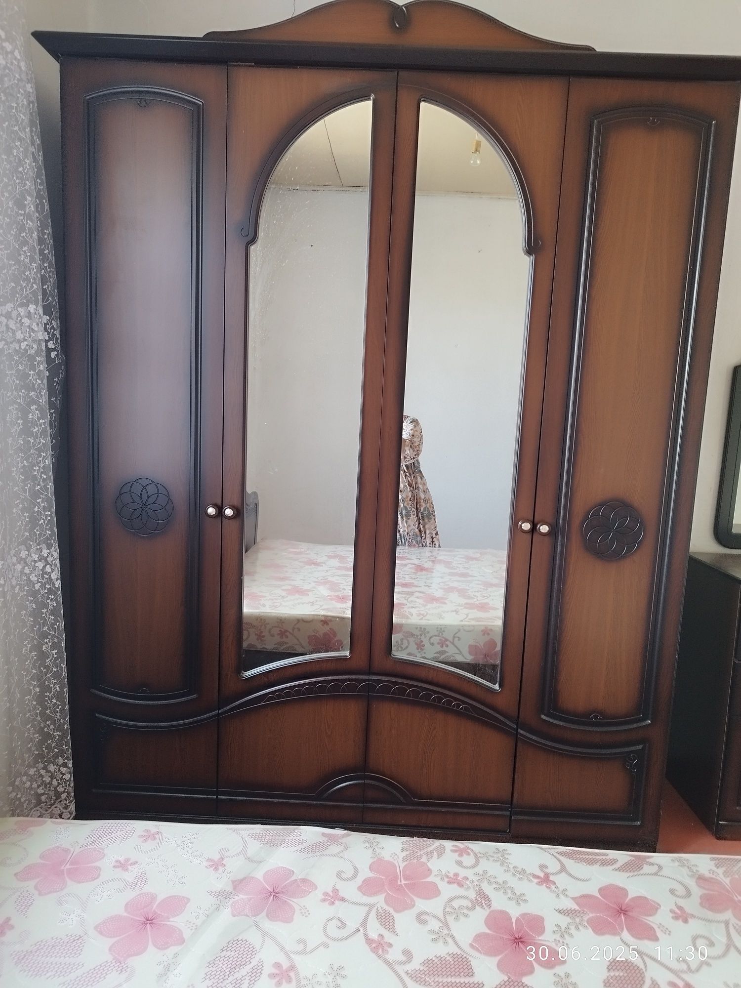 Продается спальный гарнитур
