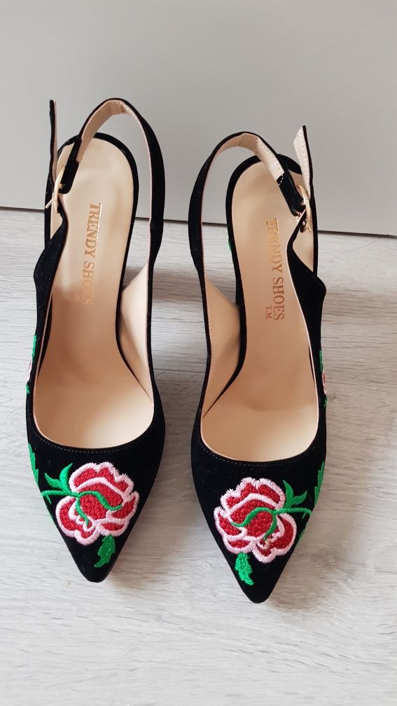 Pantofi stiletto si sandale