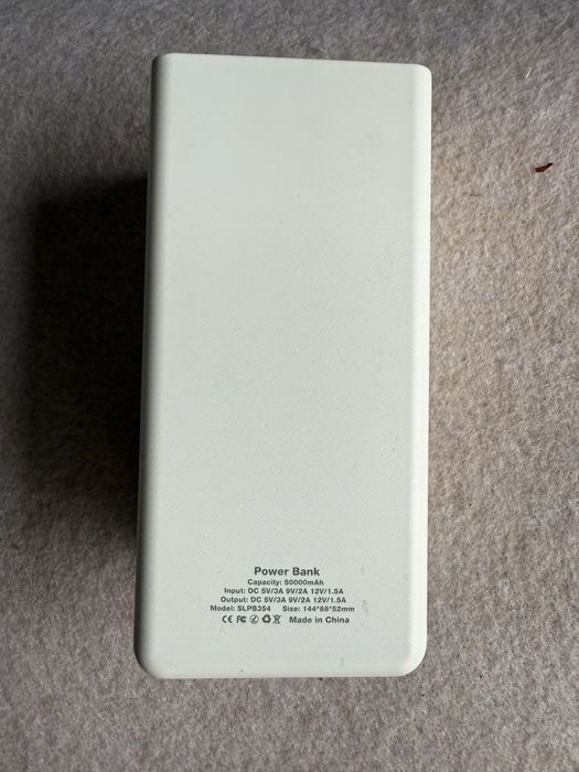 Powerbank / baterie externa Pyramid 50.000mAh maner afisaj lanterna