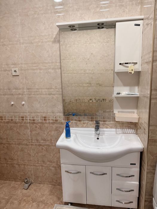 Продам Умывальник со шкафом и зеркалом