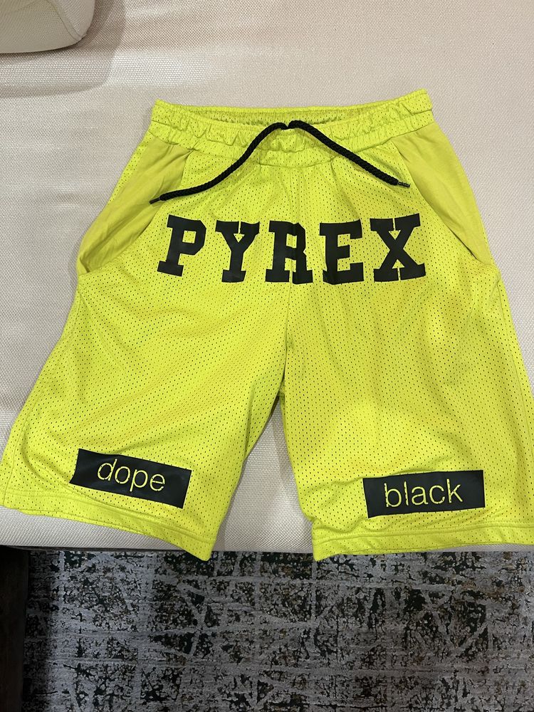 Къси панталони на Pyrex