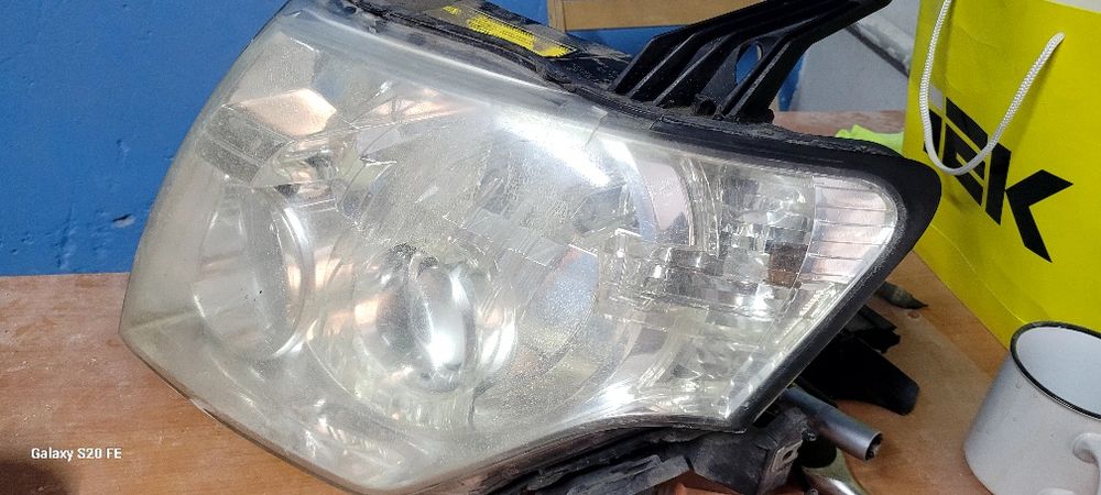 Фара pajero 4 оригинал б/у