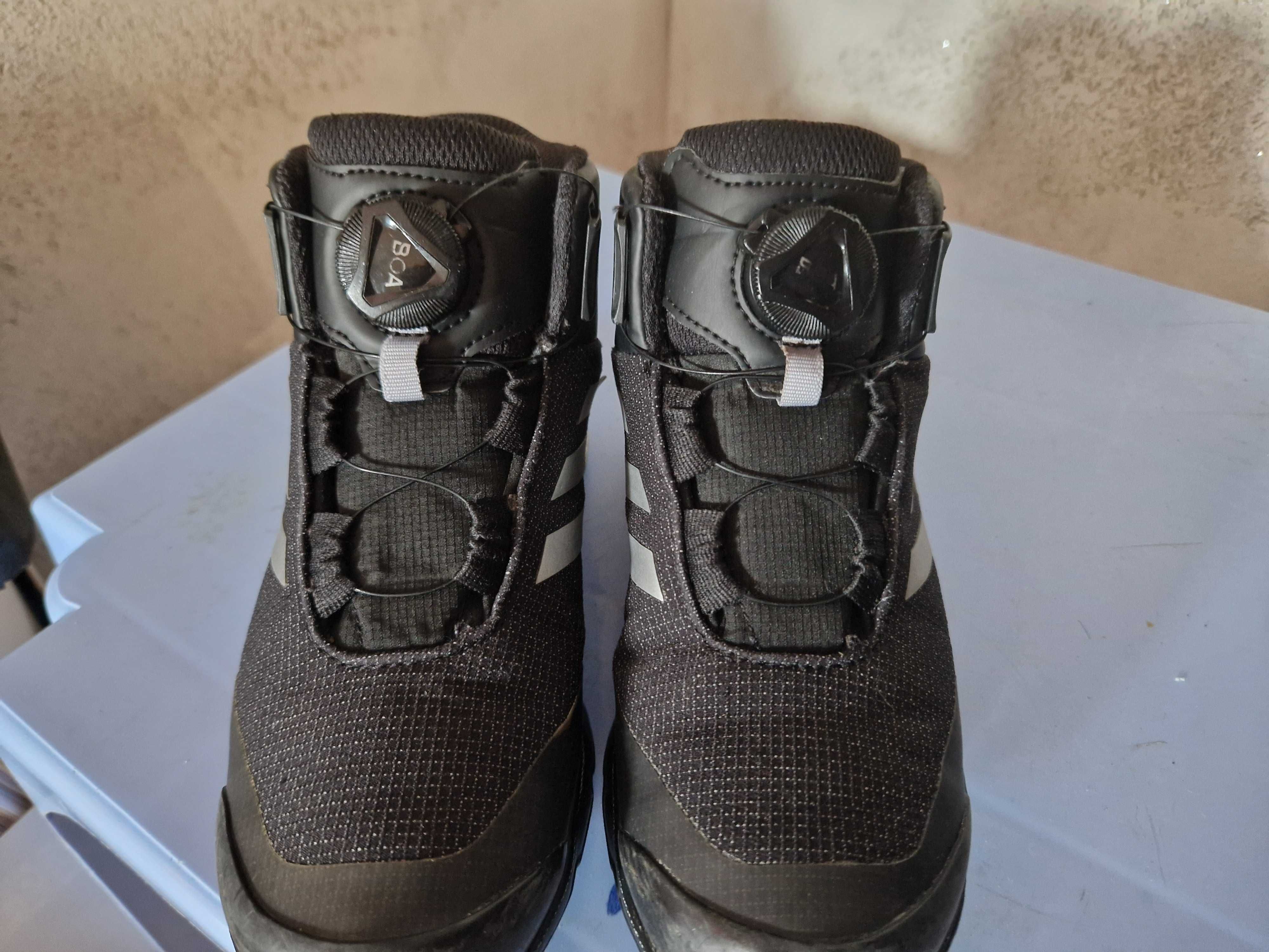 Зимни непромокаеми боти на adidas