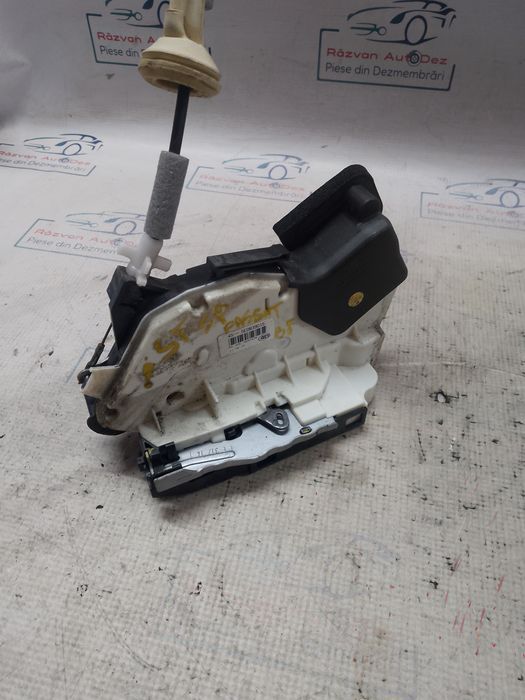 broasca stanga spate volkswagen passat b8 2015