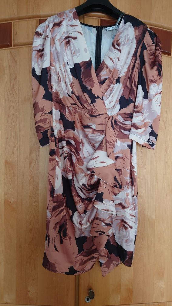 Rochie midi cu model floral